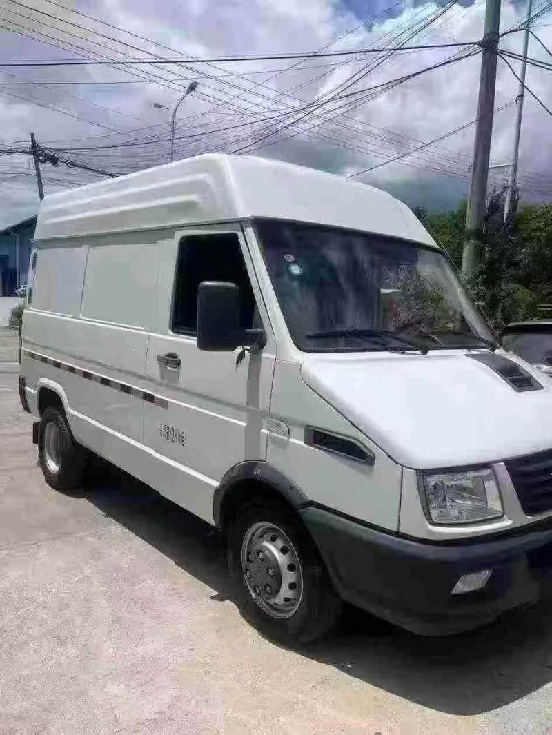 襄阳23年依维柯得意3