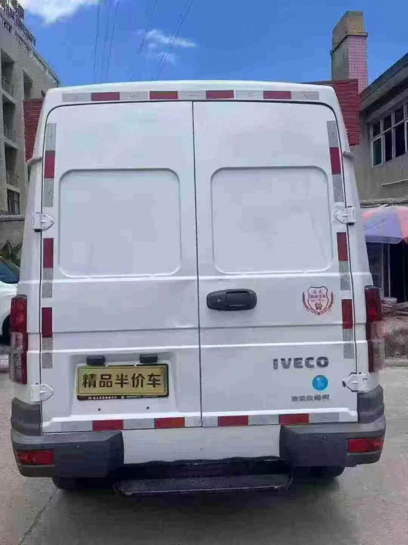 襄阳23年依维柯得意5