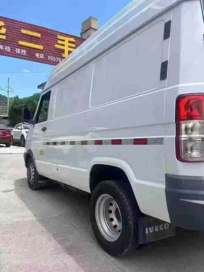 襄阳23年依维柯得意6