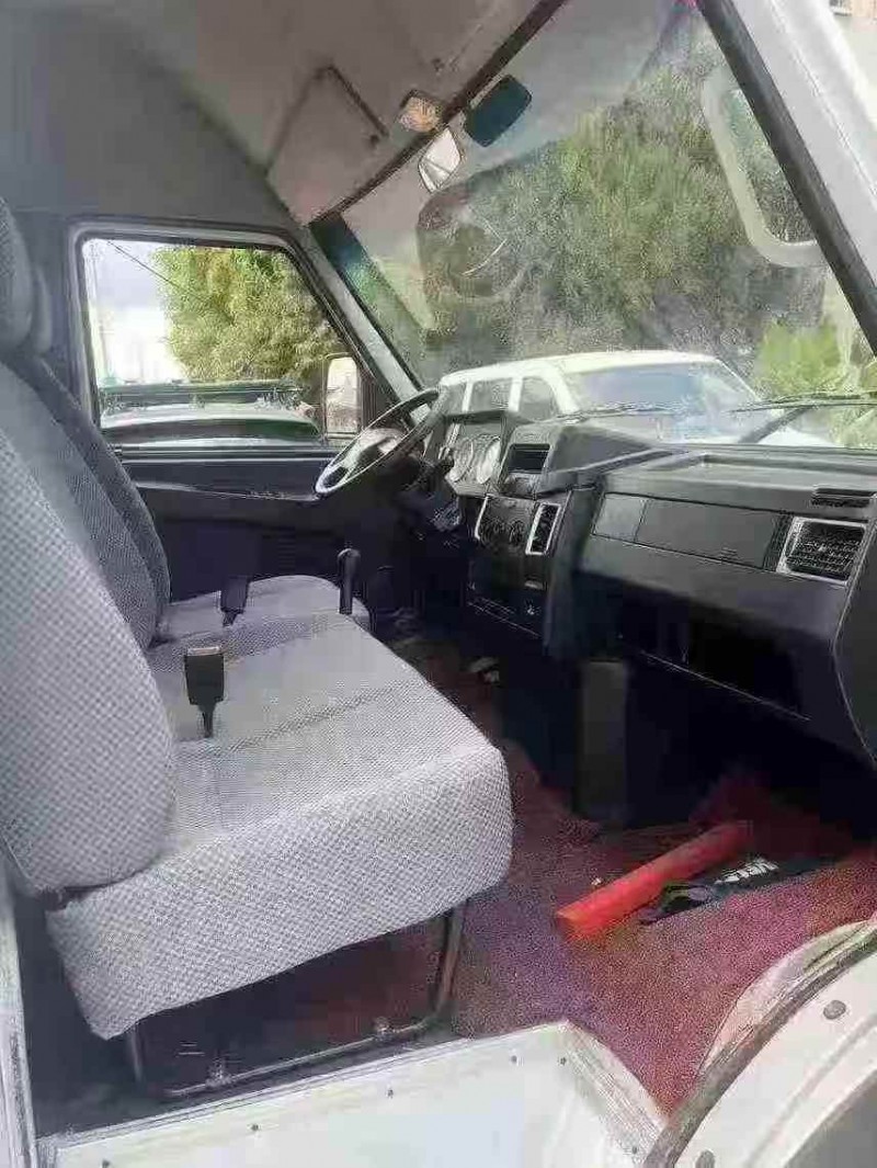 襄阳23年依维柯得意8