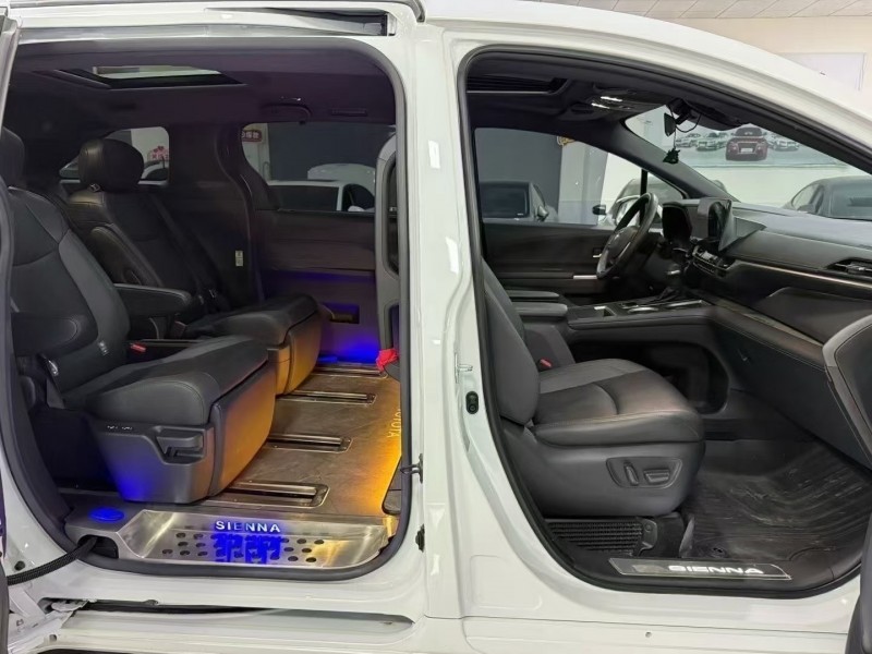 廊坊23年丰田塞纳4