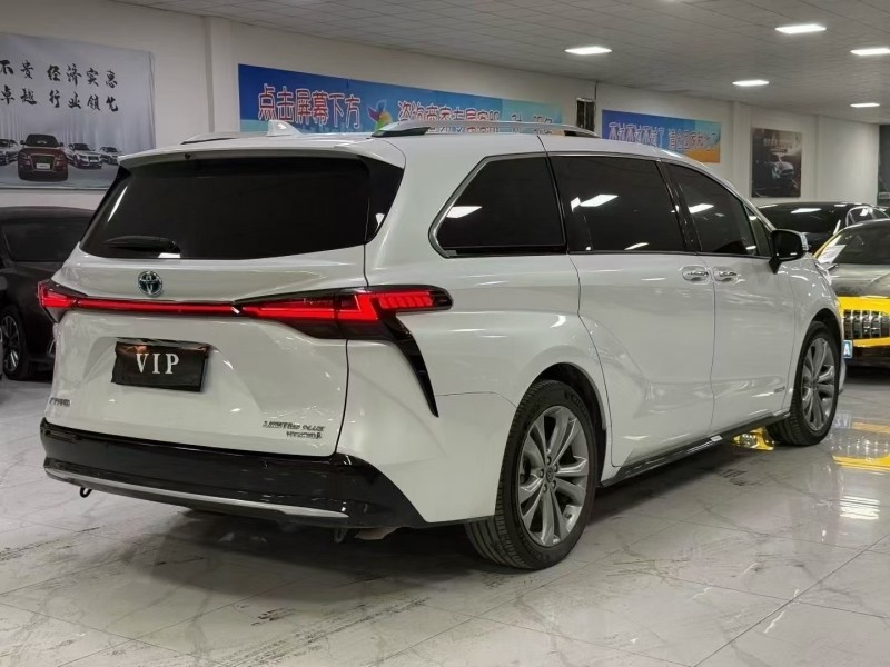 廊坊23年丰田塞纳8