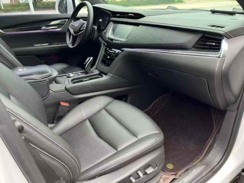 襄阳21年凯迪拉克XT57