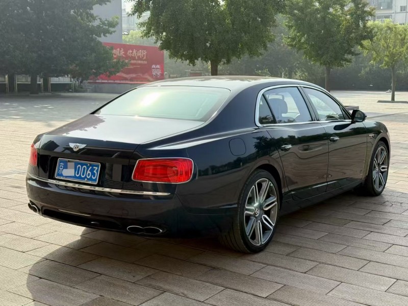 唐山17年宾利飞驰4