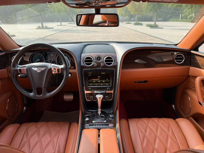 唐山17年宾利飞驰5