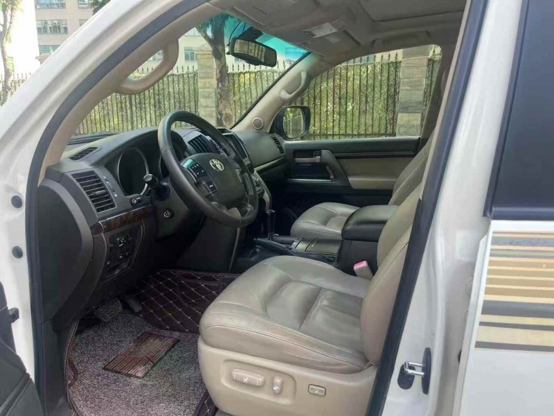 深圳10年丰田兰德酷路泽5