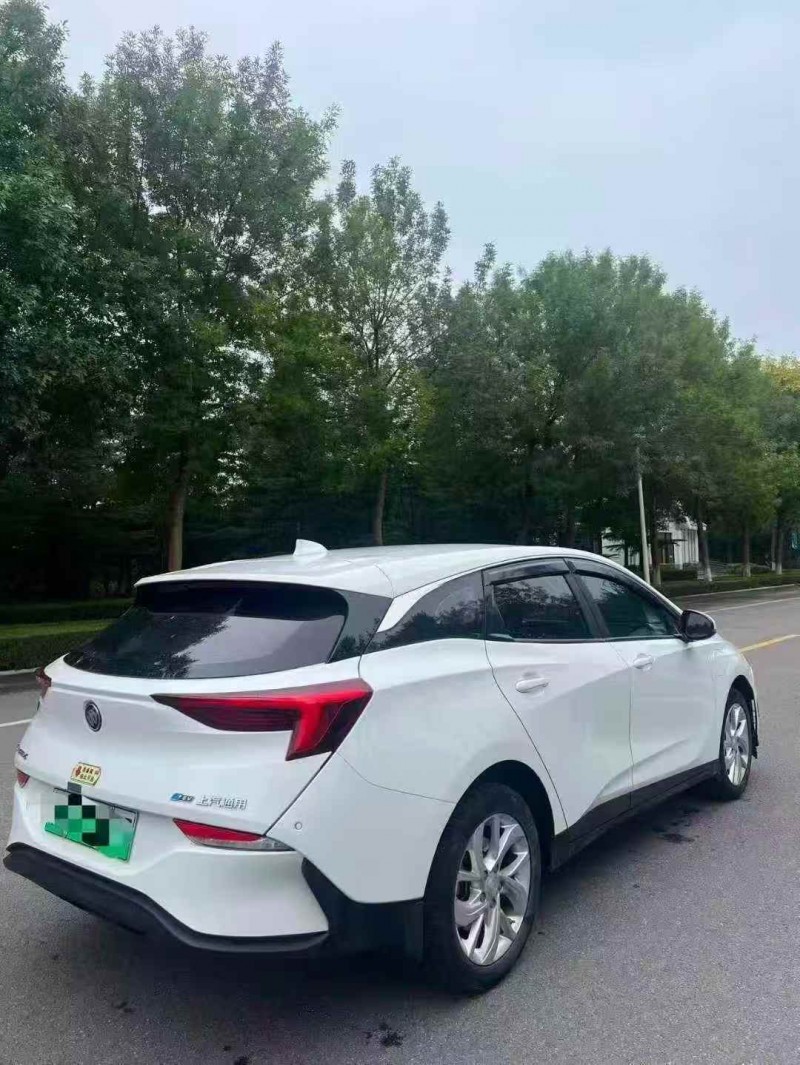 东营22年别克微蓝8