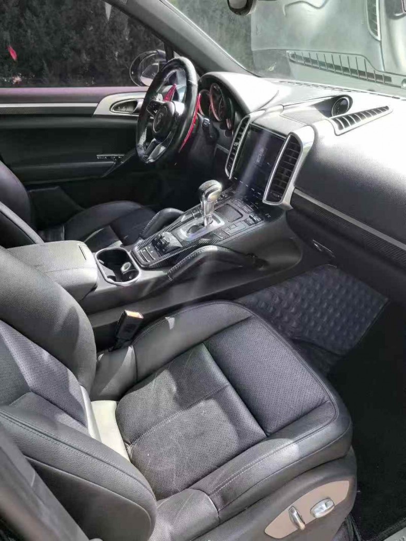 济宁14年保时捷卡宴5