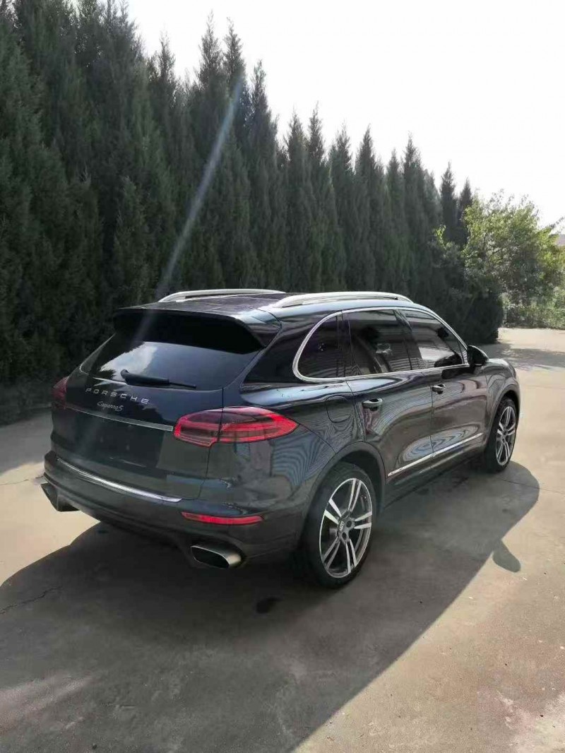 济宁14年保时捷卡宴7