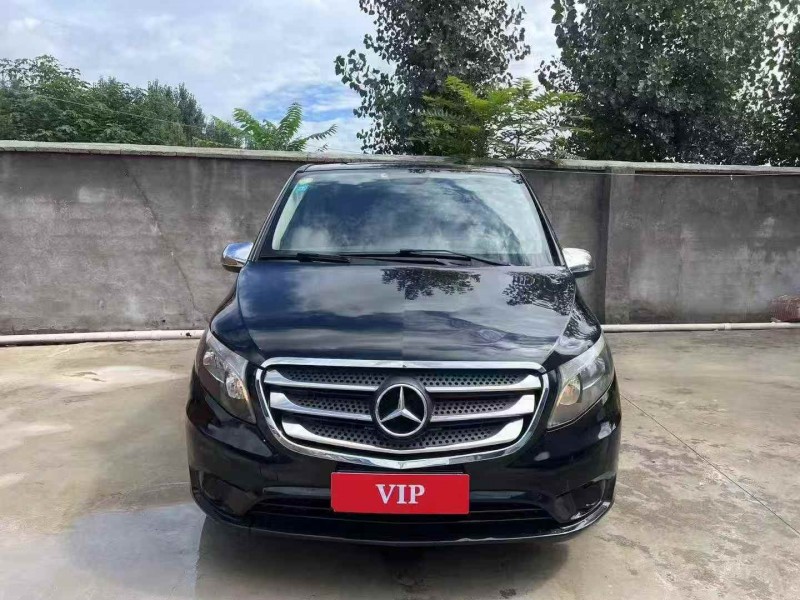 济南17年奔驰威霆1