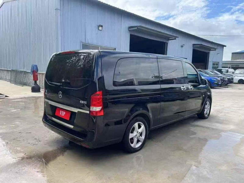 济南17年奔驰威霆9