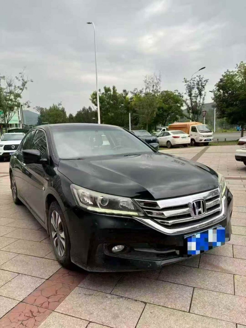 邢台15年本田雅阁3