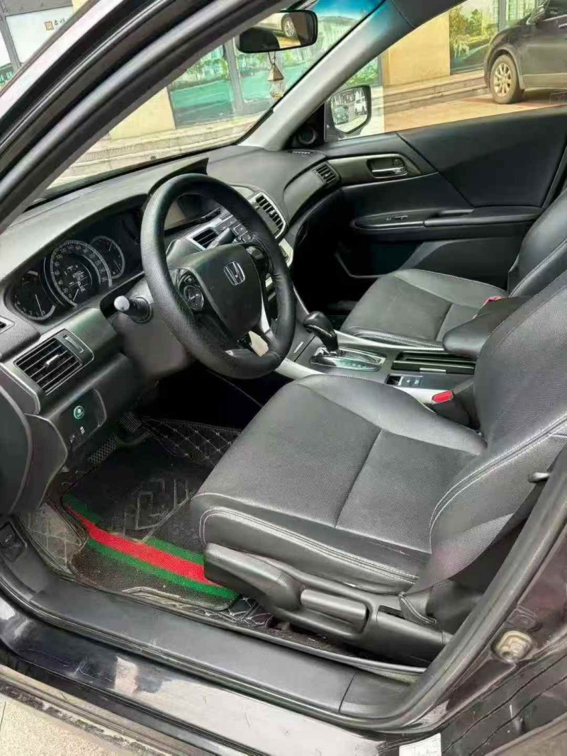 邢台15年本田雅阁4