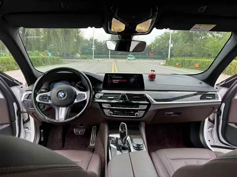 青岛19年宝马5系4