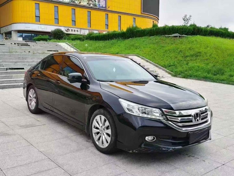 青岛15年本田雅阁2