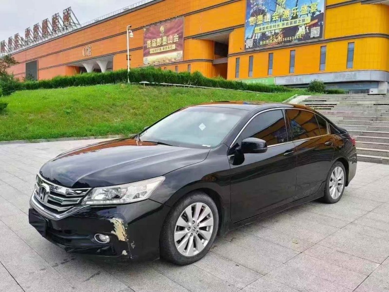 青岛15年本田雅阁3