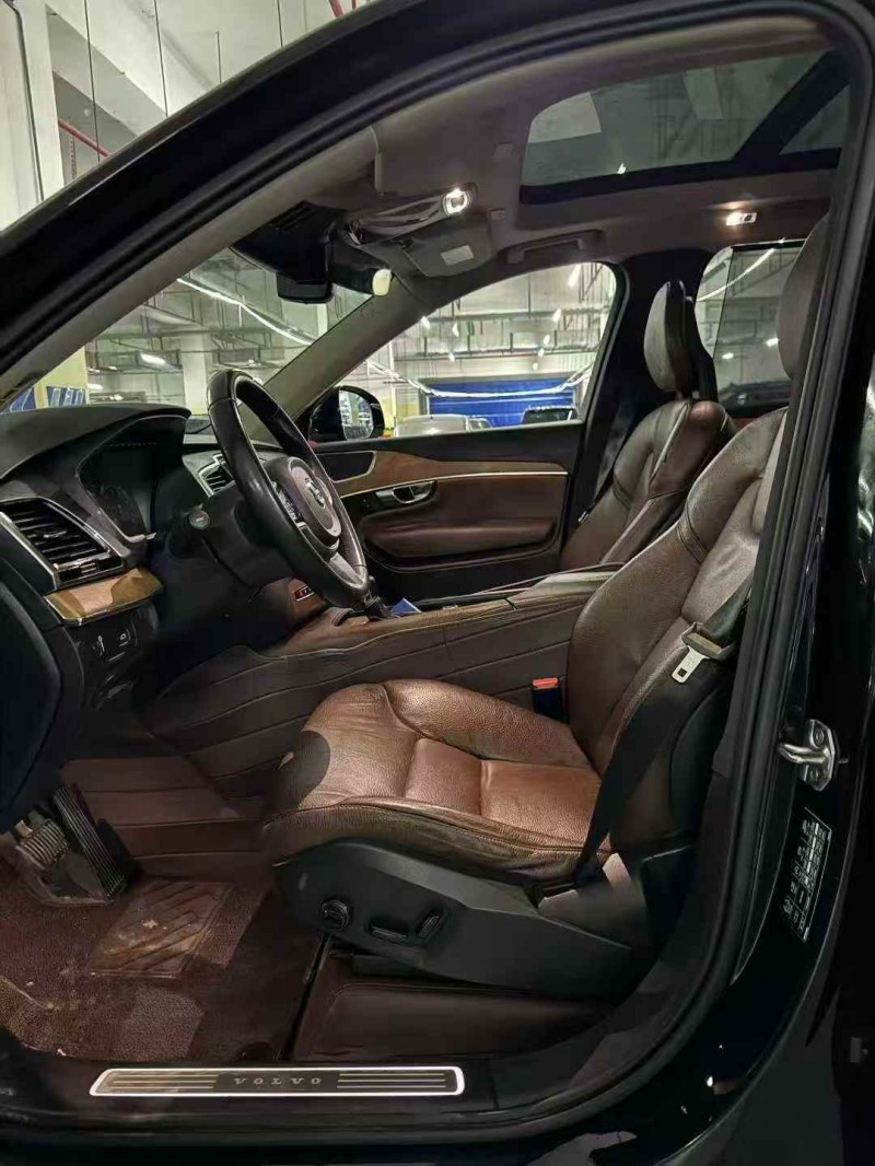 重庆20年沃尔沃XC904