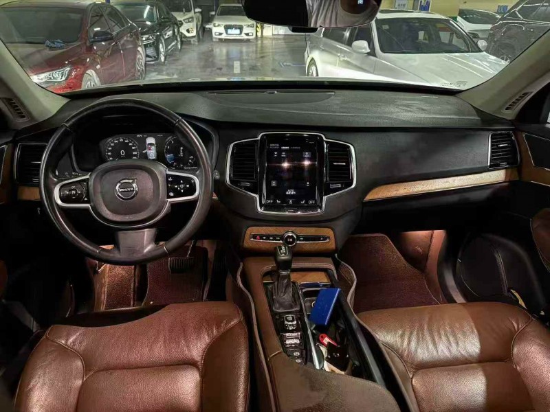 重庆20年沃尔沃XC906