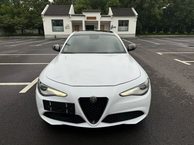 常州18年阿尔法·罗密欧Giulia1