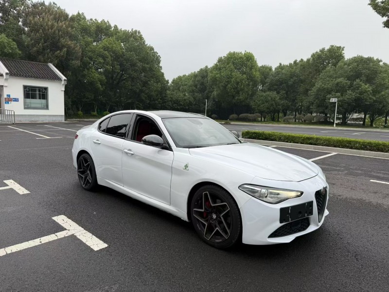 常州18年阿尔法·罗密欧Giulia2