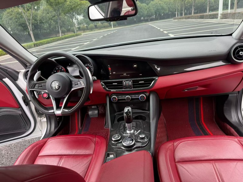 常州18年阿尔法·罗密欧Giulia7