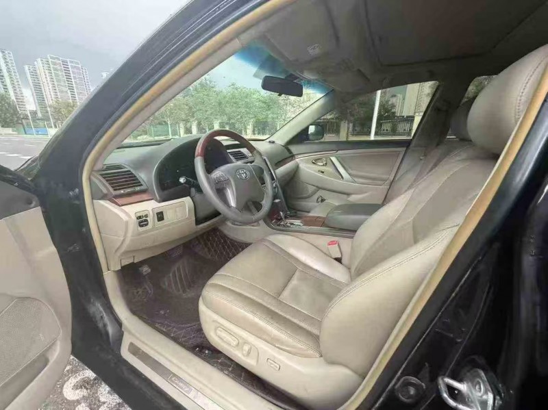 郑州13年丰田凯美瑞4