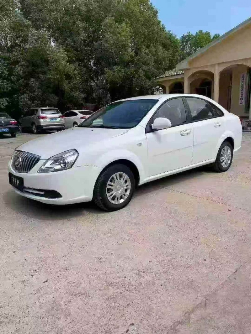 襄阳16年别克君越3