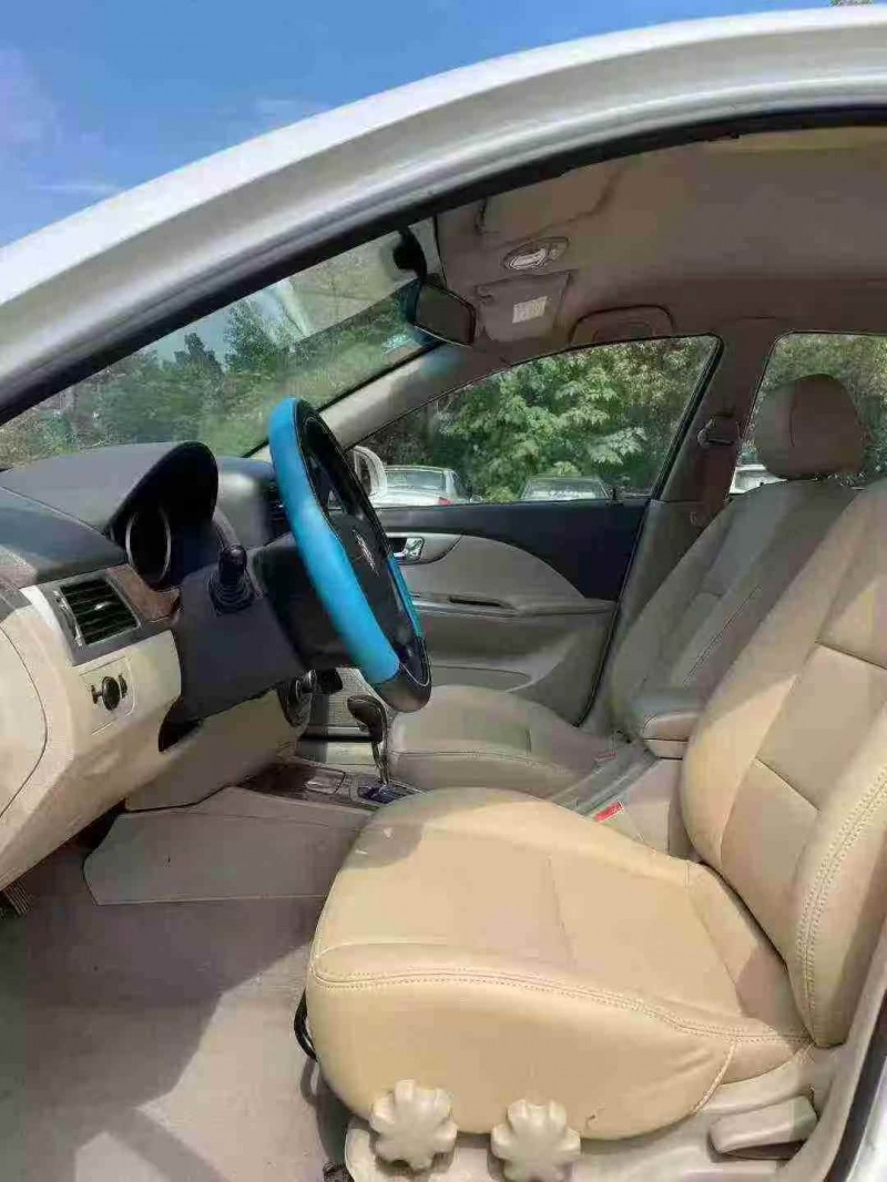 襄阳16年别克君越5