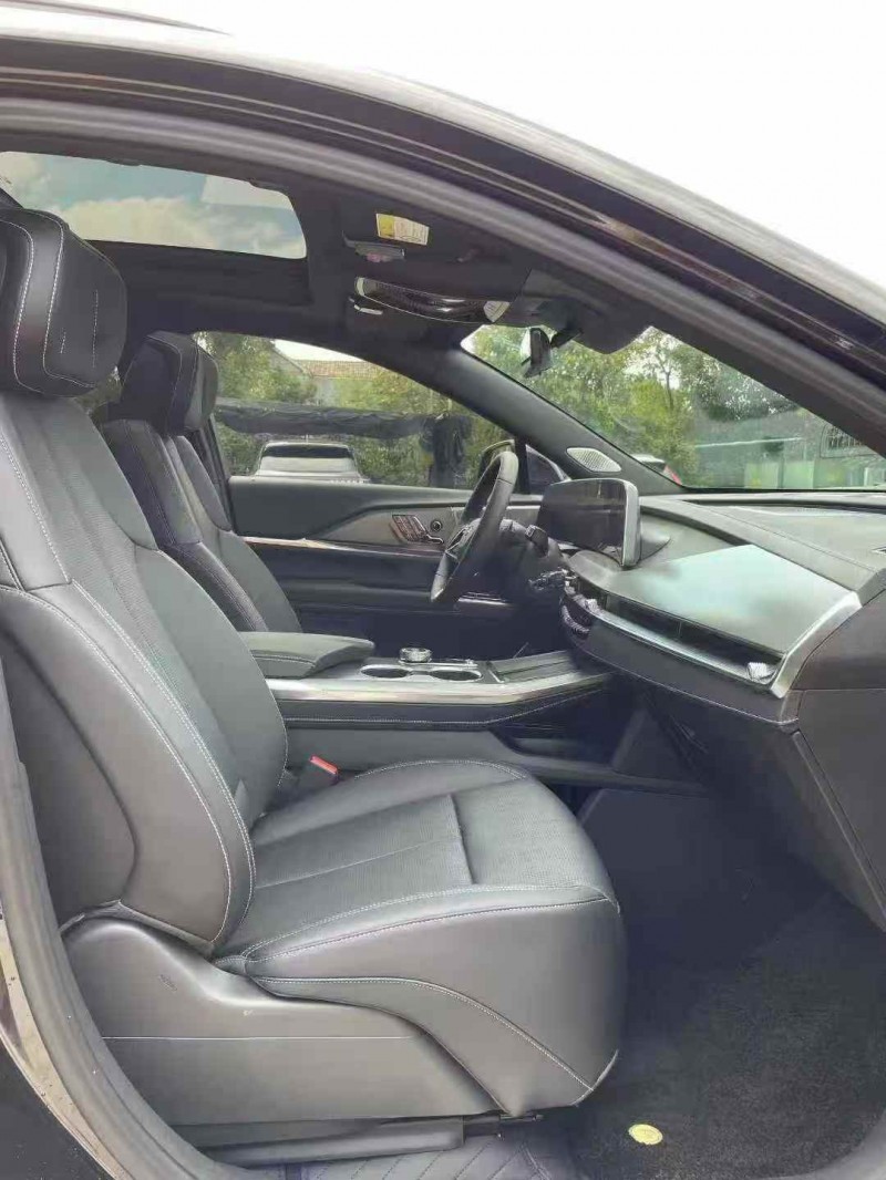 襄阳25年凯迪拉克XT54