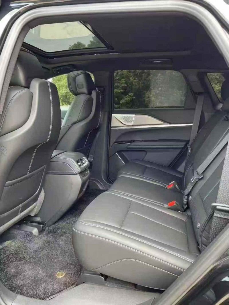 襄阳25年凯迪拉克XT57