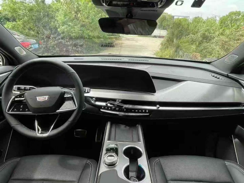 襄阳25年凯迪拉克XT58