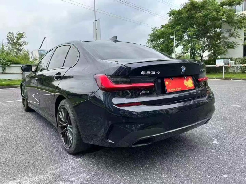 广州22年宝马3系9