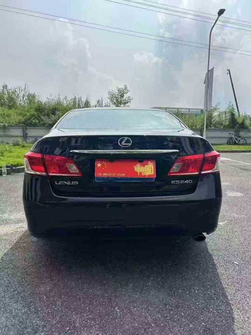 广州12年雷克萨斯ES8