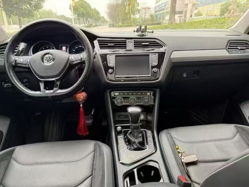 娄底17年大众途观7