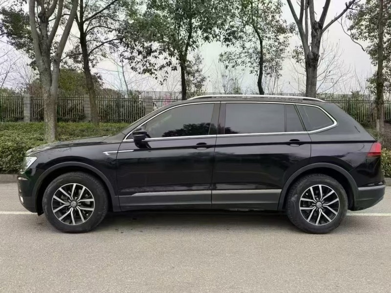 娄底17年大众途观6