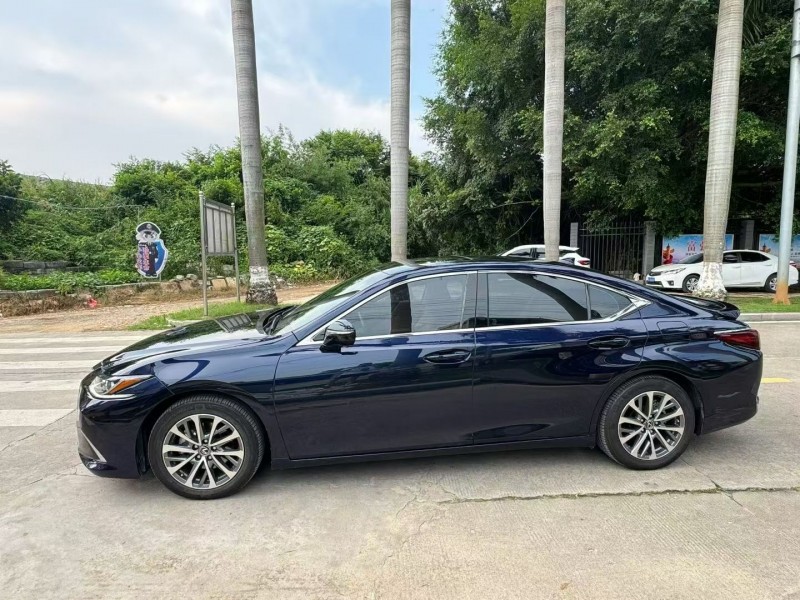 厦门23年雷克萨斯ES2