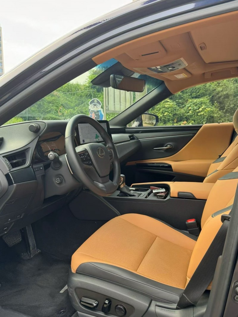 厦门23年雷克萨斯ES5