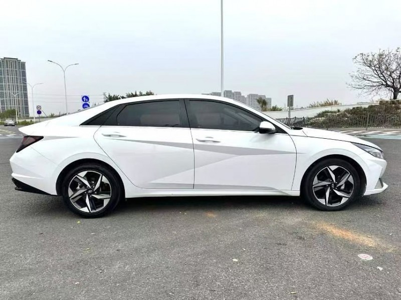 厦门23年现代伊兰特4