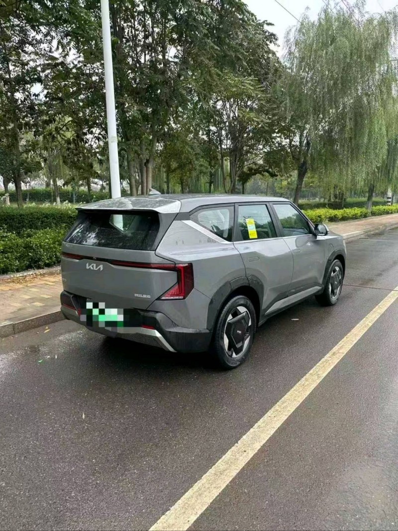 青岛25年起亚EV53