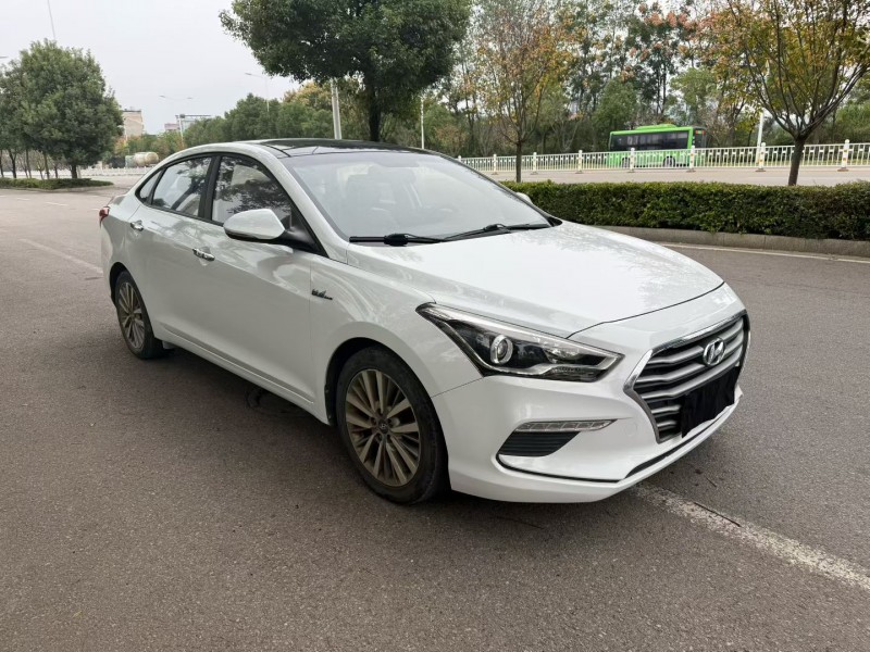 娄底17年现代名图3