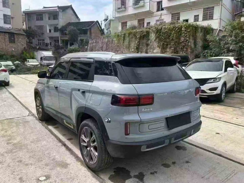 张家界21年吉利icon5