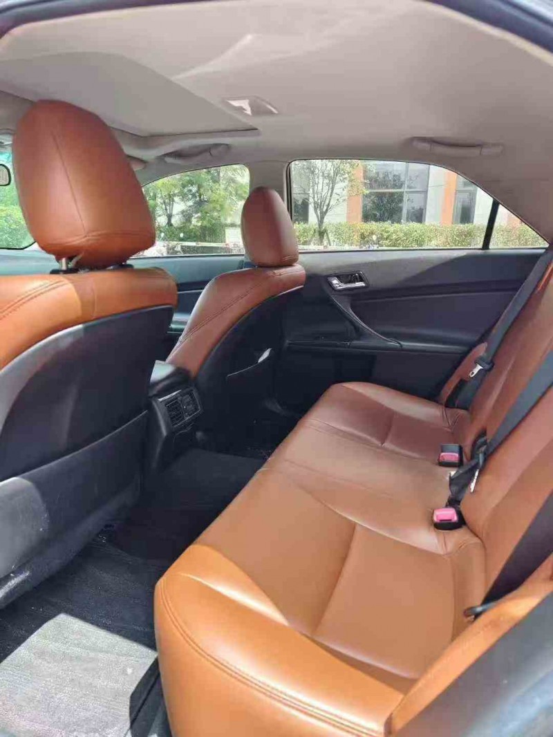 广州17年丰田锐志6