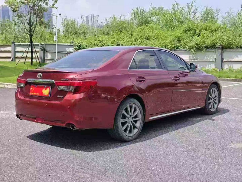 广州17年丰田锐志9