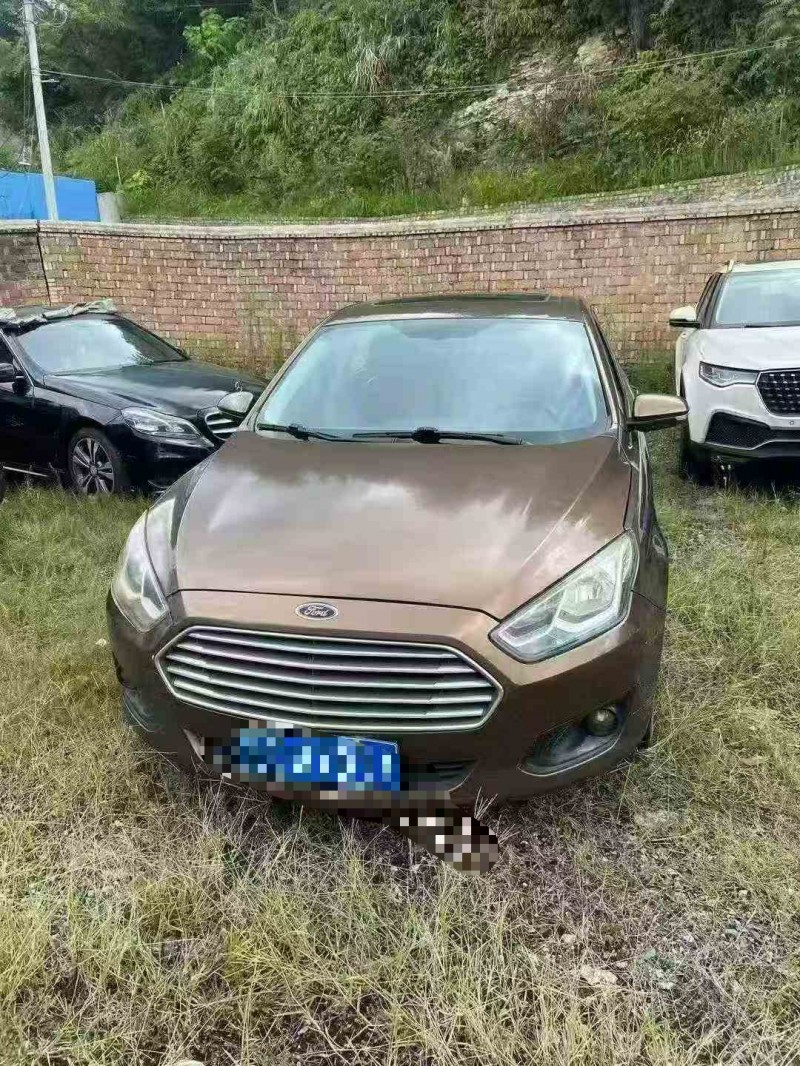 鹰潭17年福特福睿斯1