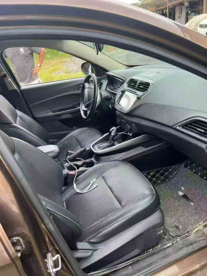 鹰潭17年福特福睿斯3