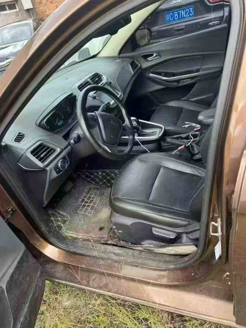 鹰潭17年福特福睿斯4