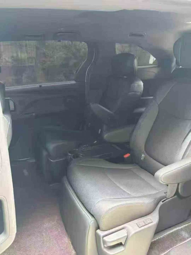 衡阳24年丰田塞纳5