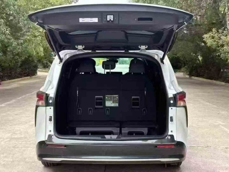 衡阳24年丰田塞纳8