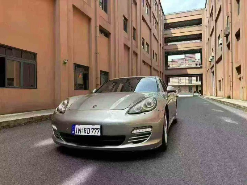 重庆13年保时捷帕拉梅拉2