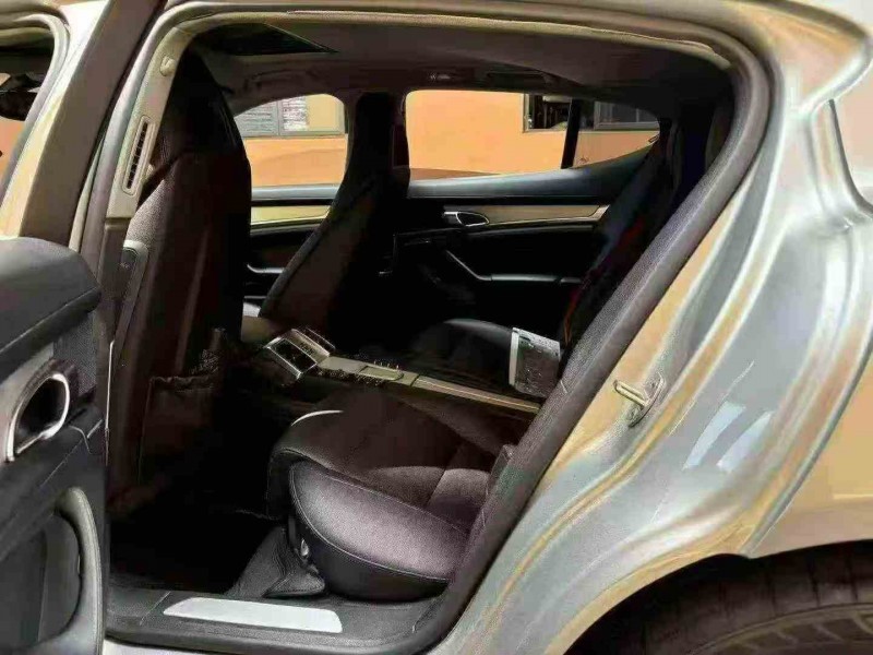 重庆13年保时捷帕拉梅拉6